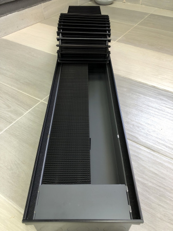 Конвектор Бриз 200х80х1300 чёрный матовый RAL9005М